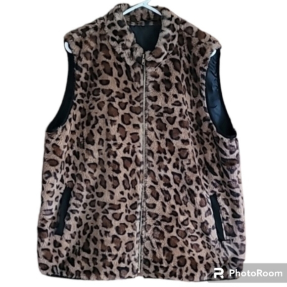 Beauciel Jackets & Blazers - Beauciel vest 3X zip faux fur cabincore baddie animal print